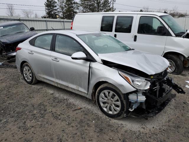 3KPC24A3XKE064807 - 2019 HYUNDAI ACCENT SE SILVER photo 4