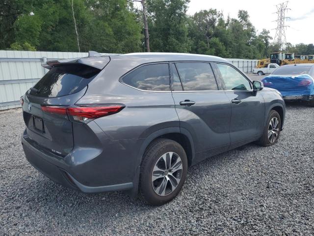 5TDGZRBH9MS525749 - 2021 TOYOTA HIGHLANDER XLE GRAY photo 3