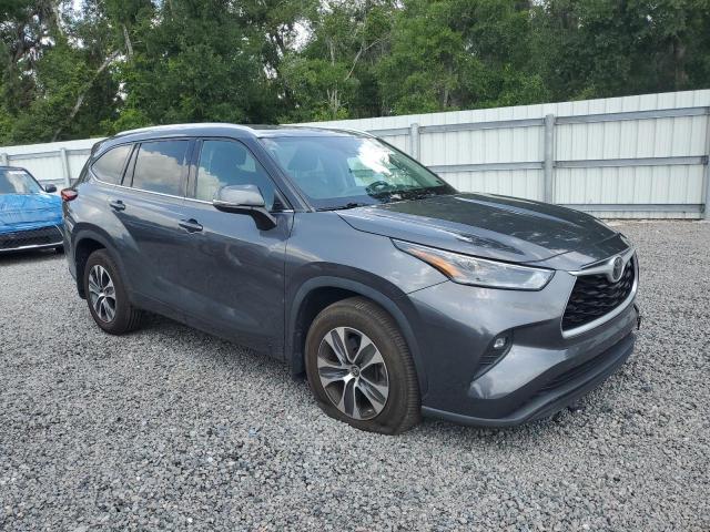 5TDGZRBH9MS525749 - 2021 TOYOTA HIGHLANDER XLE GRAY photo 4