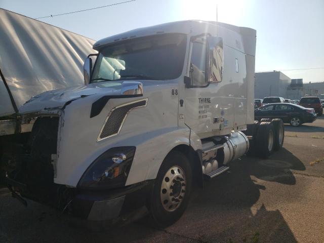 4V4N99EH0FN923108 - 2015 VOLVO VN VNL WHITE photo 2