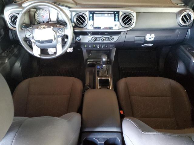 3TMAZ5CN9JM060615 - 2018 TOYOTA TACOMA DOUBLE CAB Szary zdjęcie 8