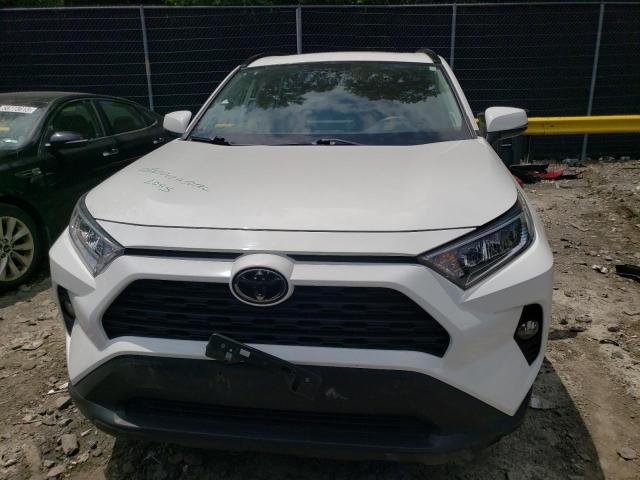 2T3A1RFV9KC022510 - 2019 TOYOTA RAV4 XLE PREMIUM WHITE photo 5