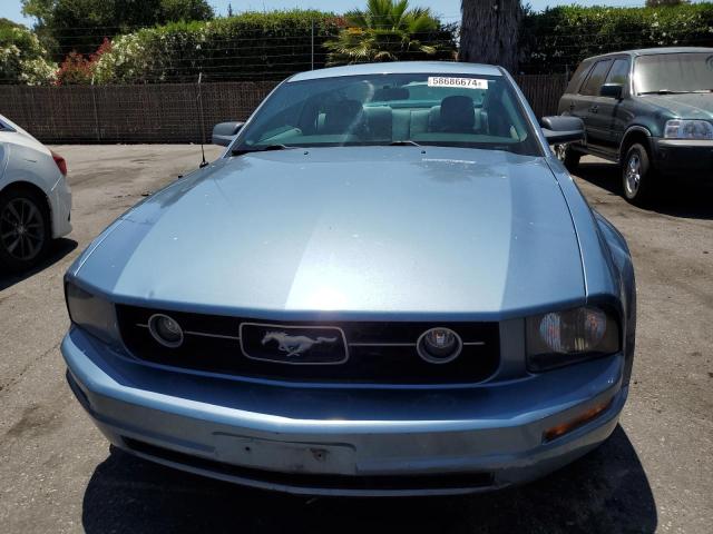 1ZVFT80N065234501 - 2006 FORD MUSTANG BLUE photo 5