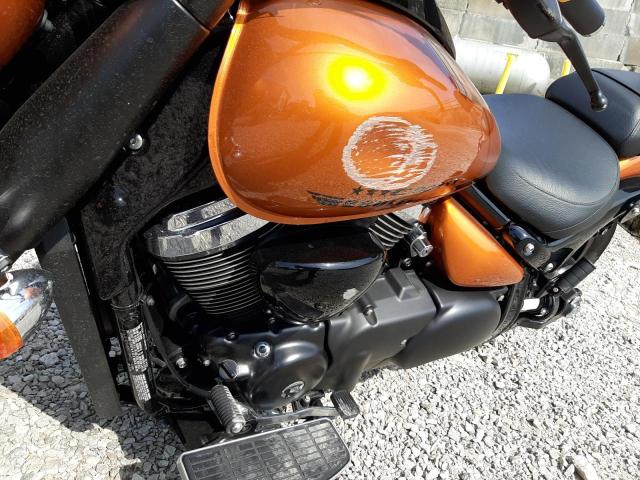 JS1VY56A0H2100413 - 2017 SUZUKI VL1500 B ORANGE photo 9