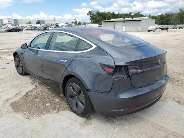 5YJ3E1EAXJF021169 - 2018 TESLA MODEL 3 GRAY photo 2