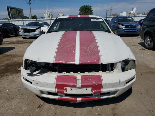 1ZVHT80N885173779 - 2008 FORD MUSTANG WHITE photo 5