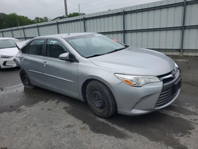 4T1BF1FK3HU304543 - 2017 TOYOTA CAMRY LE SILVER photo 4