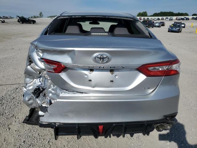 4T1B11HK4JU029718 - 2018 TOYOTA CAMRY L SILVER photo 6