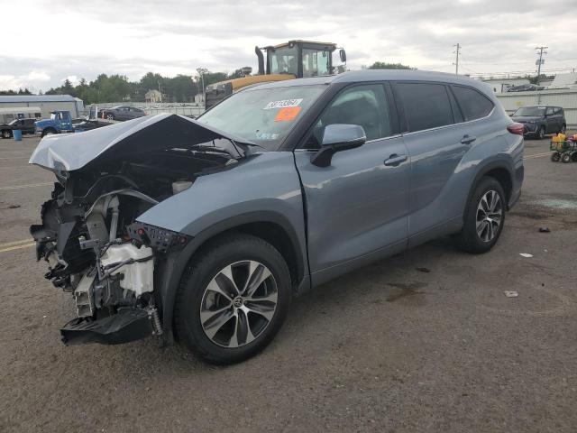 5TDGZRAH5NS125772 - 2022 TOYOTA HIGHLANDER XLE BLUE photo 1