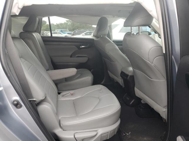 5TDGZRAH5NS125772 - 2022 TOYOTA HIGHLANDER XLE BLUE photo 11