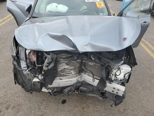 5TDGZRAH5NS125772 - 2022 TOYOTA HIGHLANDER XLE BLUE photo 12