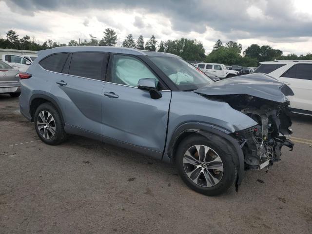 5TDGZRAH5NS125772 - 2022 TOYOTA HIGHLANDER XLE BLUE photo 4