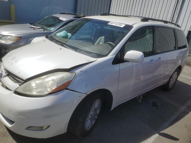 2009 TOYOTA SIENNA XLE, 