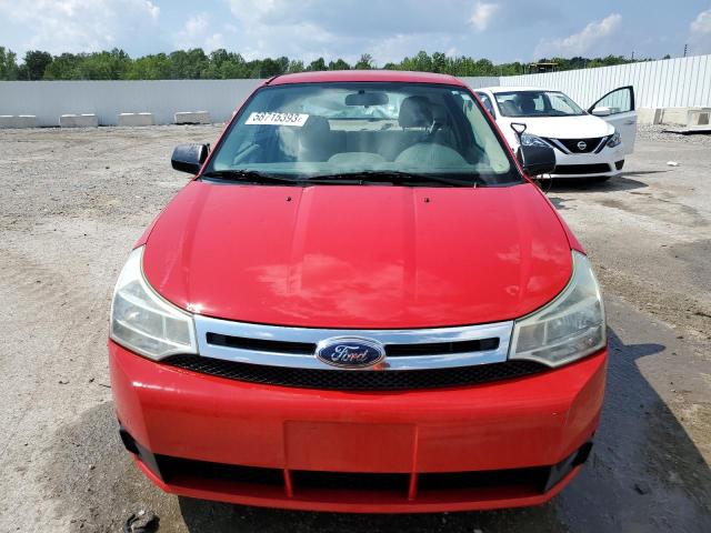 1FAHP32N58W189770 - 2008 FORD FOCUS S/SE RED photo 5