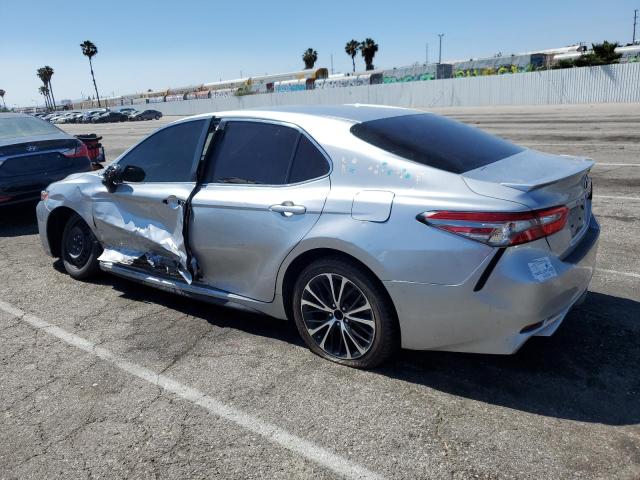 4T1B11HK8JU058445 - 2018 TOYOTA CAMRY L SILVER photo 2