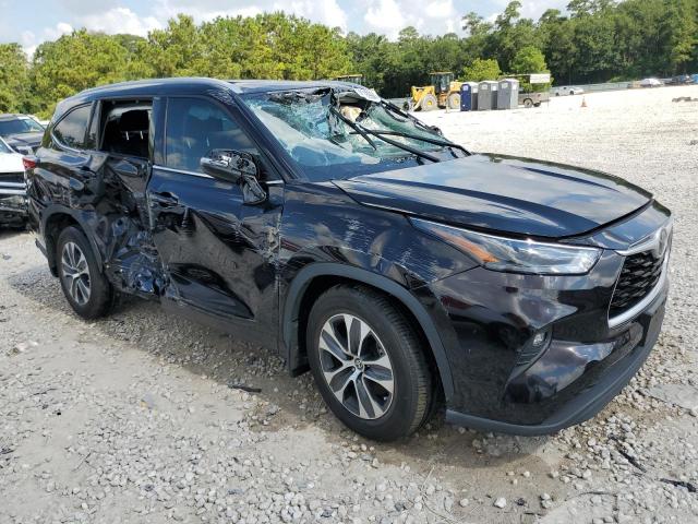 5TDGZRAH8NS125488 - 2022 TOYOTA HIGHLANDER XLE BLACK photo 4