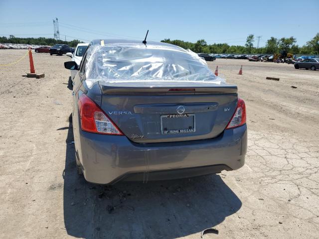 3N1CN7AP1JL855266 - 2018 NISSAN VERSA S GRAY photo 6