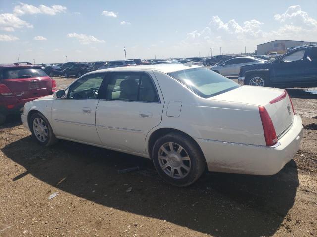 1G6KA5E67BU121820 - 2011 CADILLAC DTS WHITE photo 2