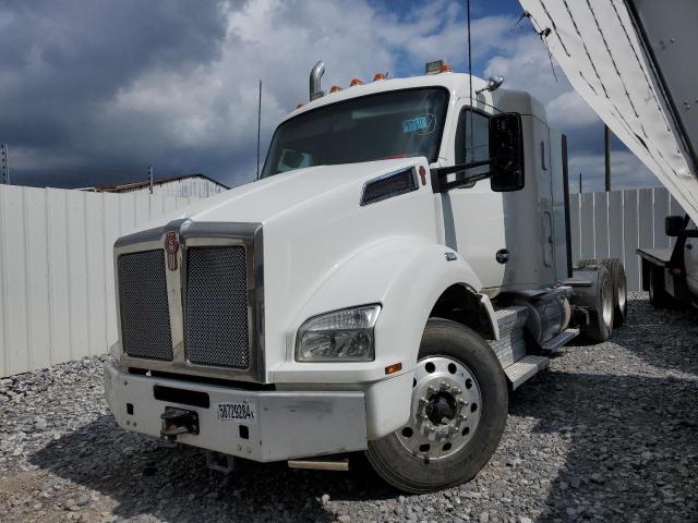 1XKZDP9X4KJ296369 - 2019 KENWORTH CONSTRUCTI T880 WHITE photo 2