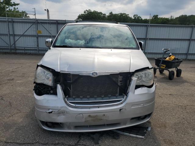 2A4RR5D14AR113755 - 2010 CHRYSLER TOWN & COU TOURING SILVER photo 5
