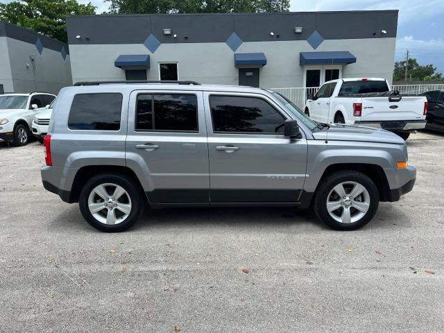 1C4NJPFB7HD103098 - 2017 JEEP PATRIOT LATITUDE SILVER photo 14