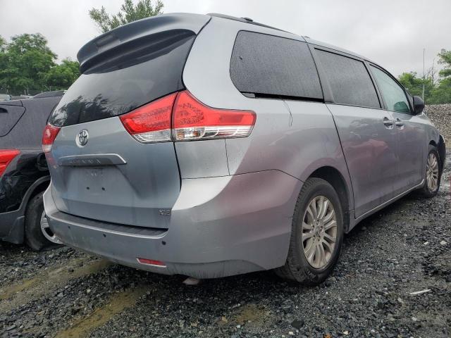 5TDYK3DC8BS142423 - 2011 TOYOTA SIENNA XLE Gümüş foto 3