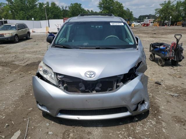 5TDYK3DC8BS142423 - 2011 TOYOTA SIENNA XLE Gümüş foto 5