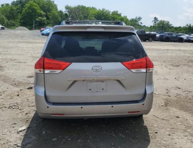 5TDYK3DC8BS142423 - 2011 TOYOTA SIENNA XLE Gümüş foto 6