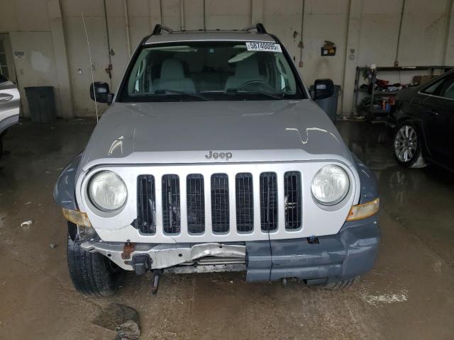 1J4GL38K35W576080 - 2005 JEEP LIBERTY RENEGADE 银色 照片 5