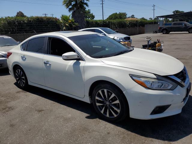 1N4AL3AP2HC269965 - 2017 NISSAN ALTIMA 2.5 WHITE photo 4