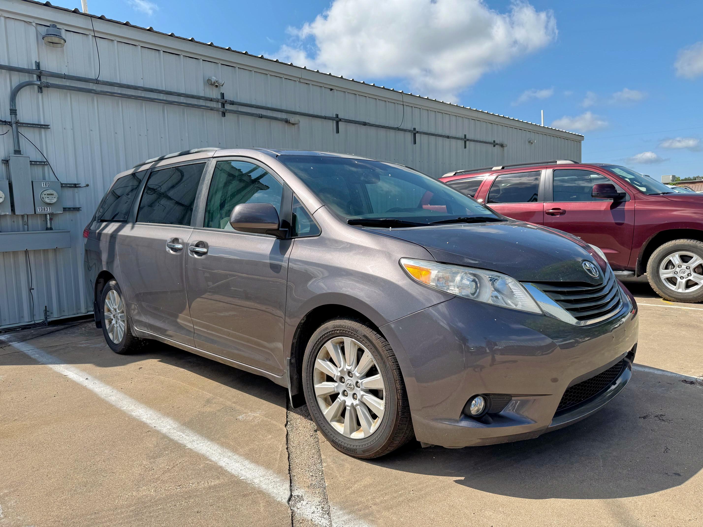 2013 TOYOTA SIENNA XLE, null
