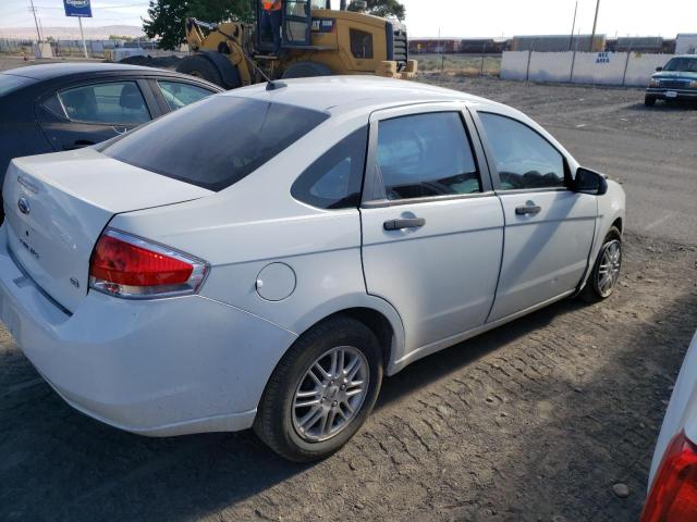 1FAHP35N89W107902 - 2009 FORD FOCUS SE WHITE photo 3