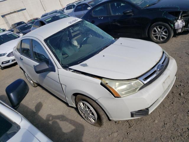 1FAHP35N89W107902 - 2009 FORD FOCUS SE WHITE photo 4