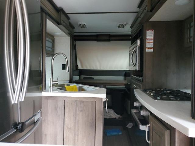 4YDF37422L4701042 - 2020 KEYSTONE MONTANA TWO TONE photo 5