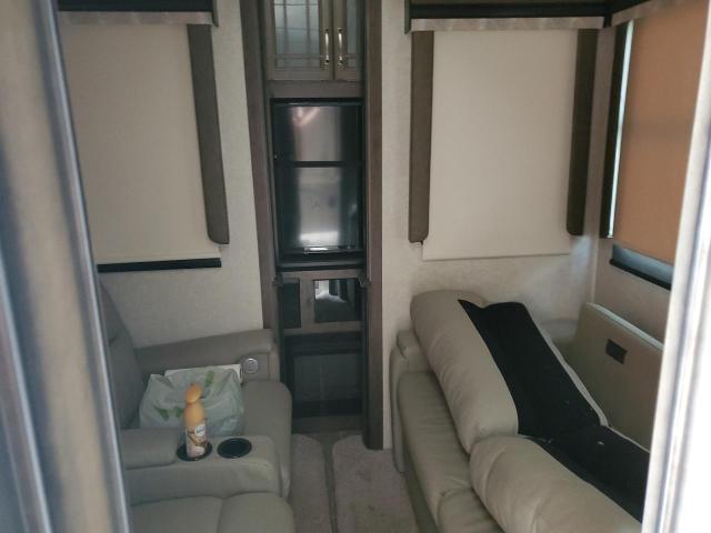 4YDF37422L4701042 - 2020 KEYSTONE MONTANA TWO TONE photo 6