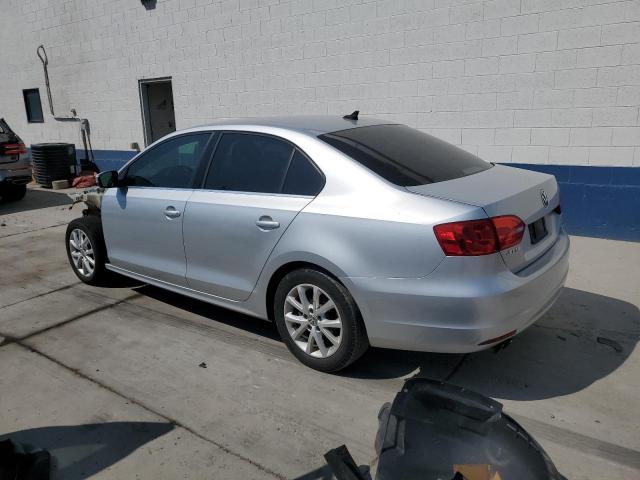 3VWDX7AJ8DM388804 - 2013 VOLKSWAGEN JETTA SE SILVER photo 2