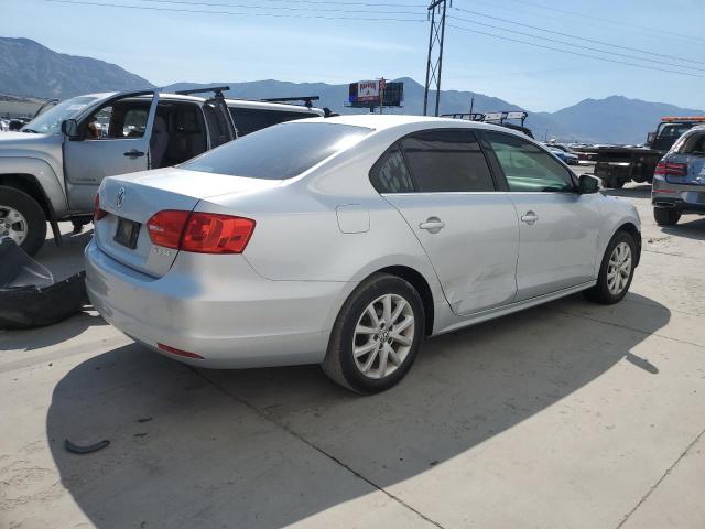 3VWDX7AJ8DM388804 - 2013 VOLKSWAGEN JETTA SE SILVER photo 3