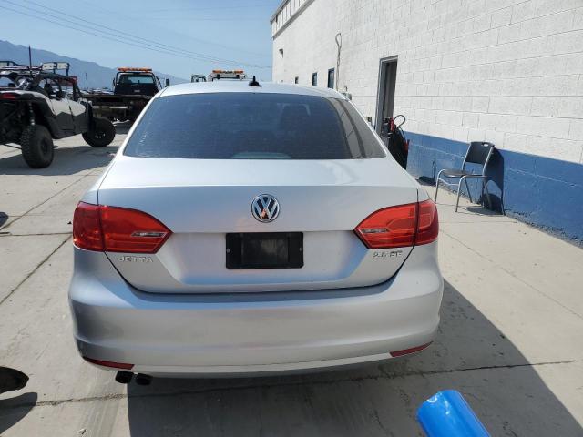 3VWDX7AJ8DM388804 - 2013 VOLKSWAGEN JETTA SE SILVER photo 6