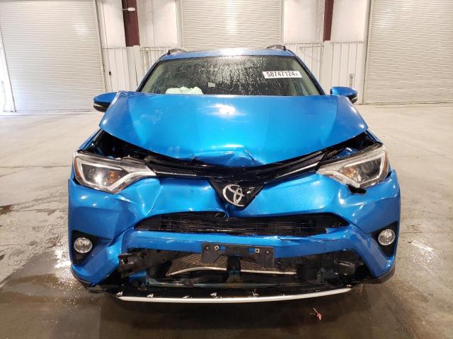 2T3RFREV1GW486628 - 2016 TOYOTA RAV4 XLE BLUE photo 5