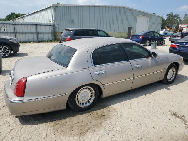 1LNHM81W7YY809609 - 2000 LINCOLN TOWN CAR EXECUTIVE BEIGE photo 3