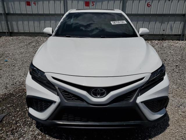 4T1T11AK0PU764820 - 2023 TOYOTA CAMRY SE NIGHT SHADE WHITE photo 5