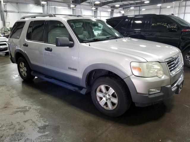 1FMEU73896UA94946 - 2006 FORD EXPLORER XLT SILVER photo 4