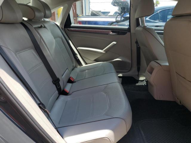 1VWDT7A31HC057079 - 2017 VOLKSWAGEN PASSAT R-LINE Grau Foto 10