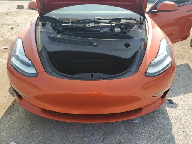 5YJ3E1EB0JF099582 - 2018 TESLA MODEL 3 برتقالي صورة 11