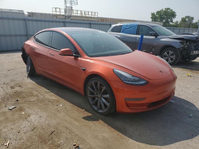 5YJ3E1EB0JF099582 - 2018 TESLA MODEL 3 برتقالي صورة 4