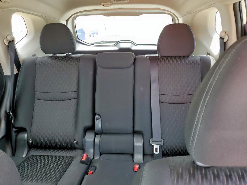 KNMAT2MT9JP593877 - 2018 NISSAN ROGUE S SILVER photo 10