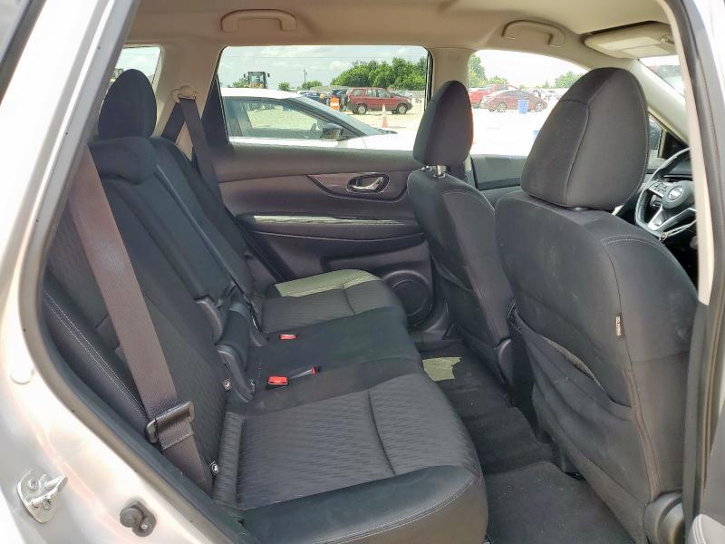 KNMAT2MT9JP593877 - 2018 NISSAN ROGUE S SILVER photo 11