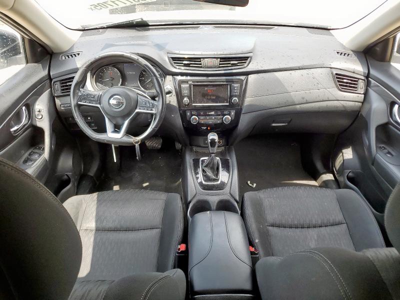 KNMAT2MT9JP593877 - 2018 NISSAN ROGUE S SILVER photo 8