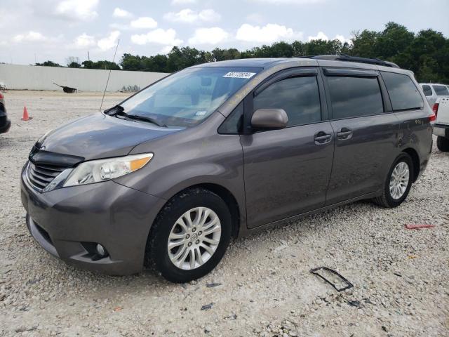 2013 TOYOTA SIENNA XLE, 