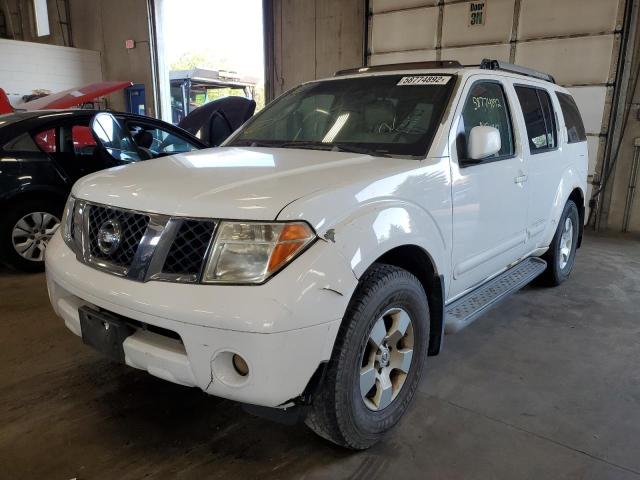 5N1AR18W95C759935 - 2005 NISSAN PATHFINDER LE 白色 照片 2